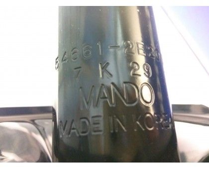 Передний правый газомасляный амортизатор Mando (EX546612E201) на Hyundai Tucson I (2004-2016)